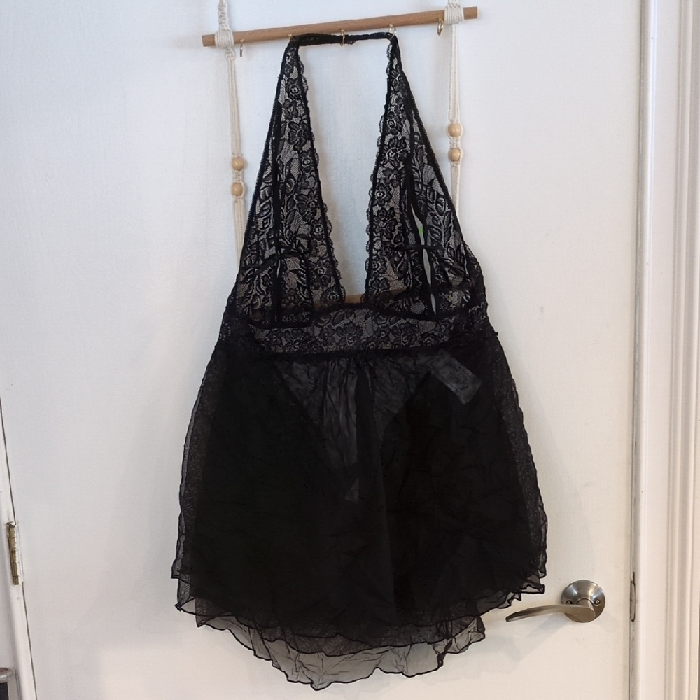 Elegant Black Lace Halter Dress